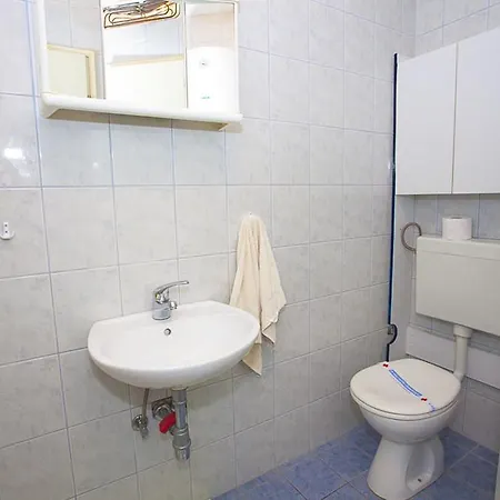 Daire Jarak Center Makarska